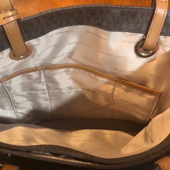 Michael Kors Jet Set East West Leather Tote - Picture 4 of 5